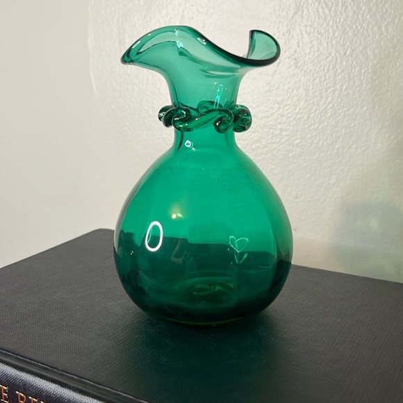 Vintage Bischoff Glass Hand Blown Green Ruffle Top Bud Vase w Decorative Ring - Picture 1 of 7